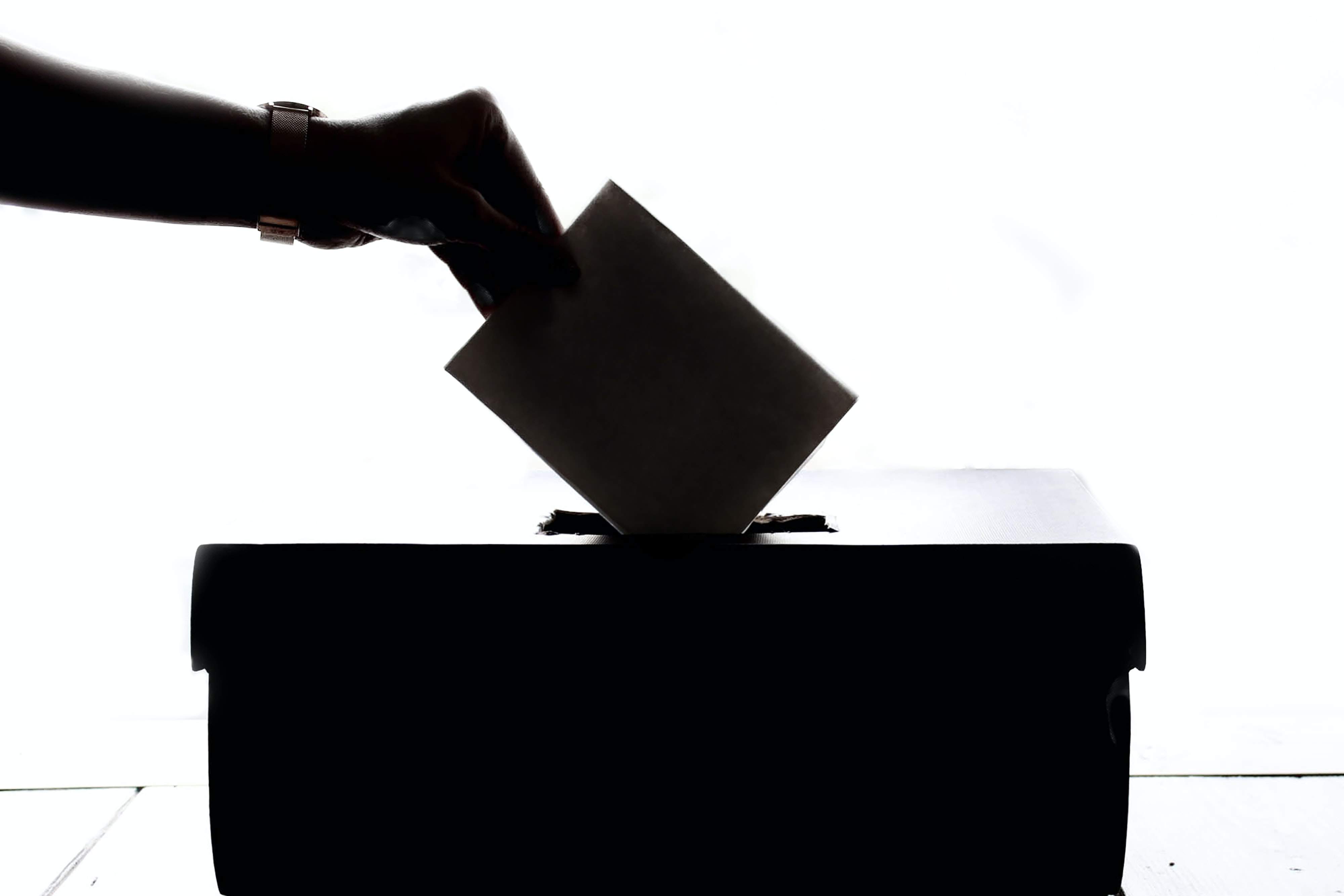 Ολική κατάργηση κωλυμάτων εκλογιμότητας σε συγκεκριμένες κατηγορίες υποψηφίων
