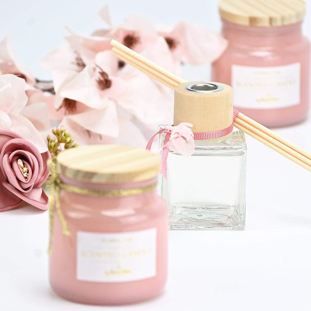 (00749) Κερί ροζ floral chic με ξύλινο καπάκι