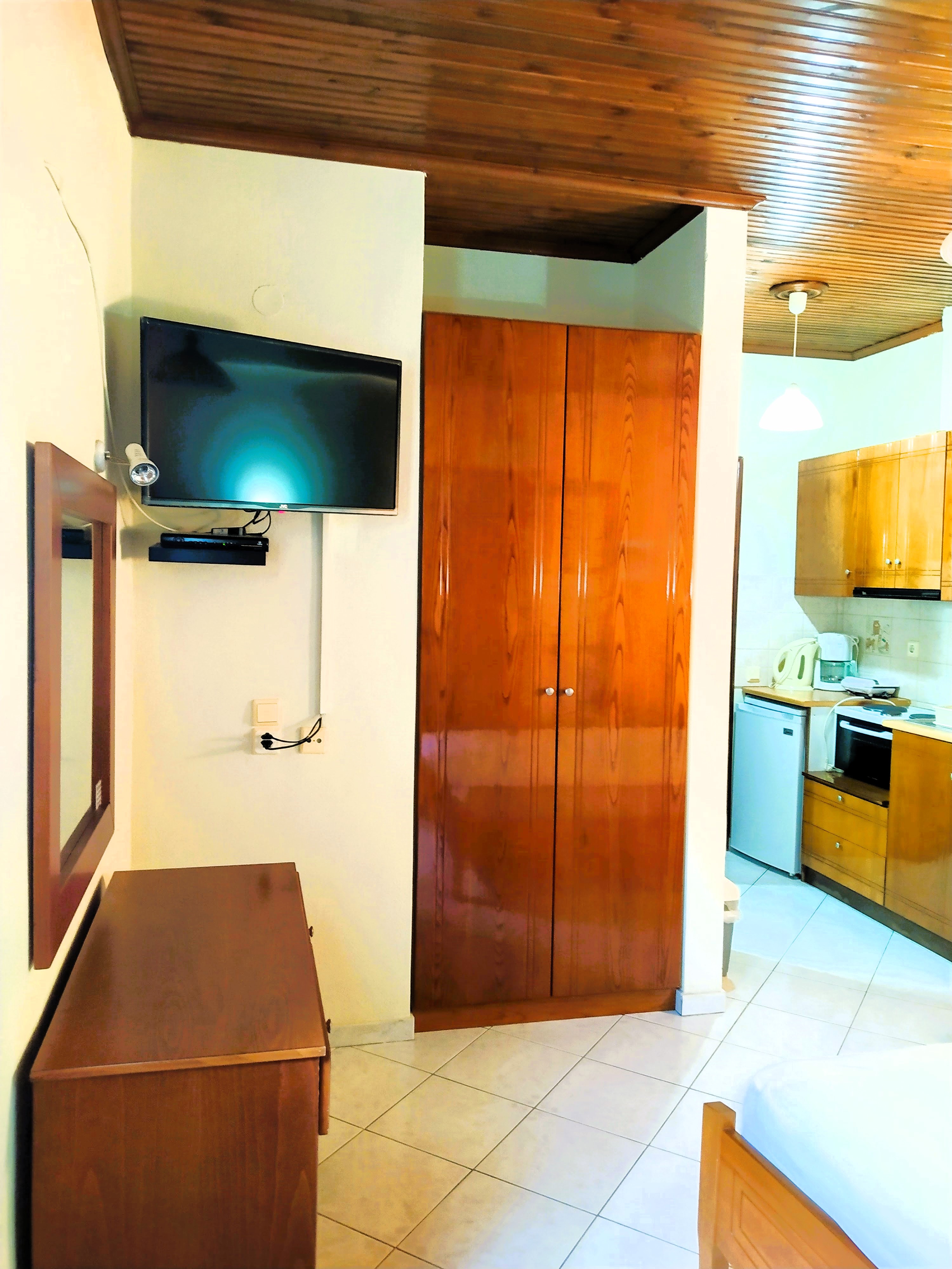 Elias studio with fully equipped kitchen and TV