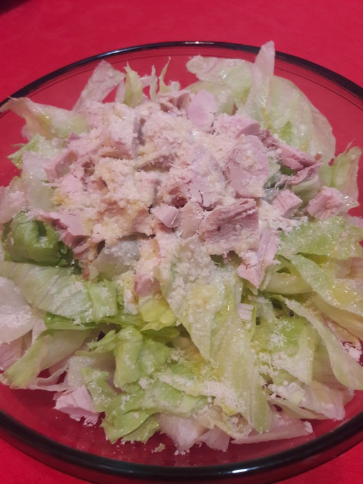 Ceasars Salad με υπολείμματα γαλοπούλας