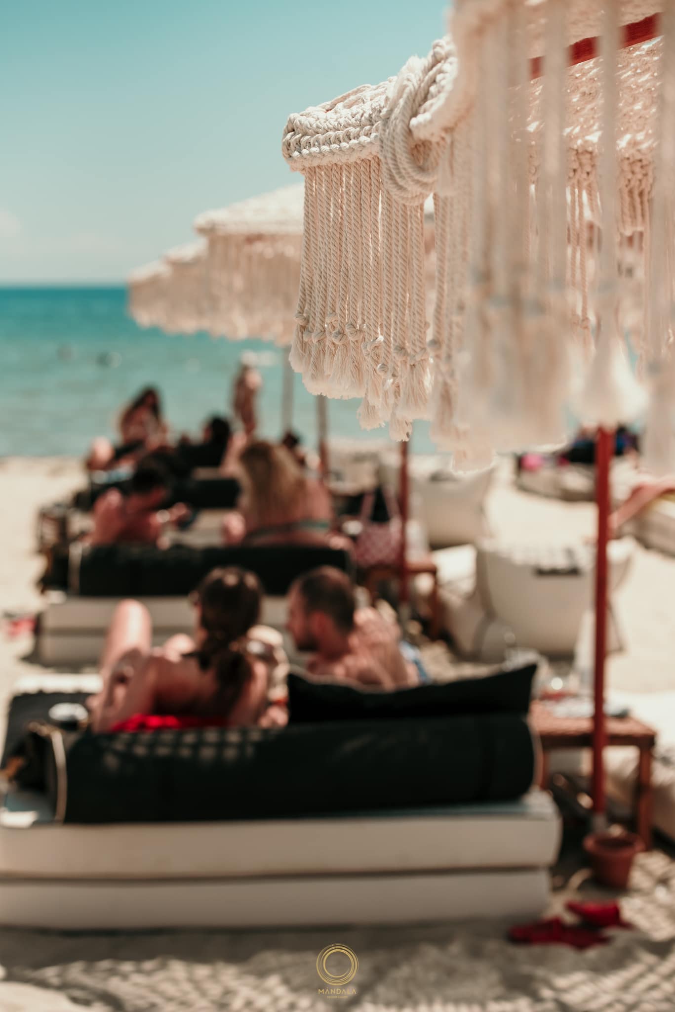 MANDALA Seaside Luxury, παραλία Κατερίνης, Πλεκτές Ομπρέλες